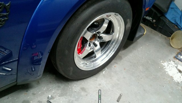 black lug nuts.jpg